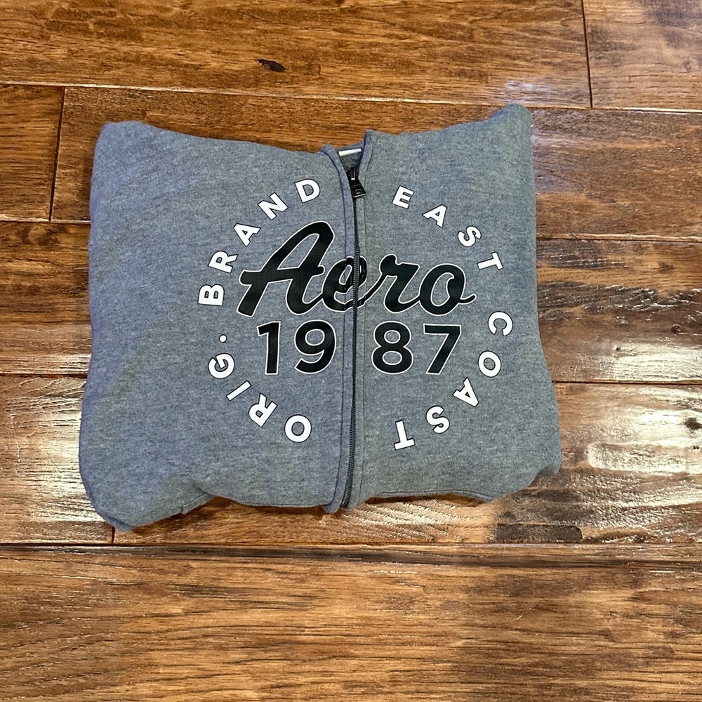 Aero zip up sweatshirt amazing condition closet clean out